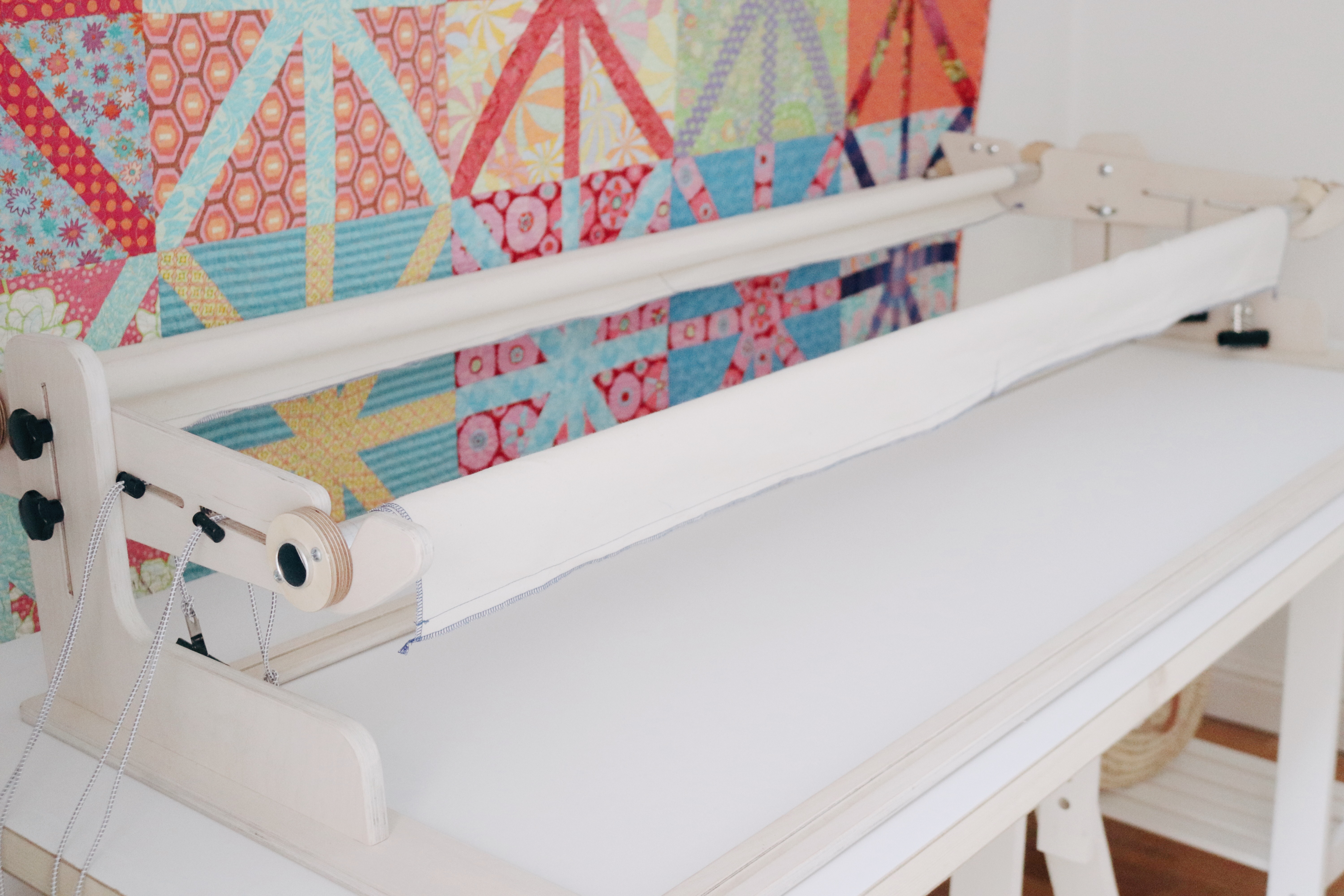 Poles now all have same thickness, regardless of frame length. Poles all have same thickness, regardless of quilting frame length.